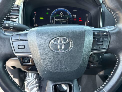 Used 2025 Toyota Camry SE FWD image 22