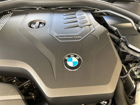 Used 2019 BMW 330i Sedan w/ M Sport Package image 12