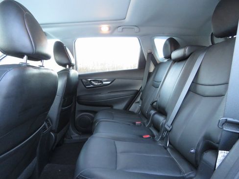 Used 2017 Nissan Rogue SL w/ SL Premium Package image 20