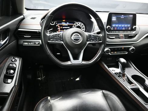 Used 2022 Nissan Altima 2.0 SR FWD image 13