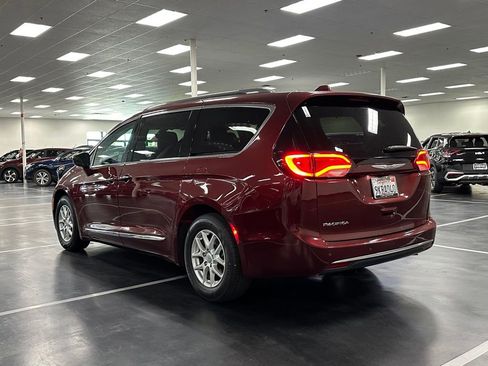 Used 2020 Chrysler Pacifica Touring-L FWD image 5