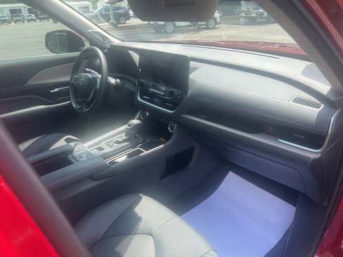 Used 2024 Toyota Grand Highlander AWD Hybrid image 11