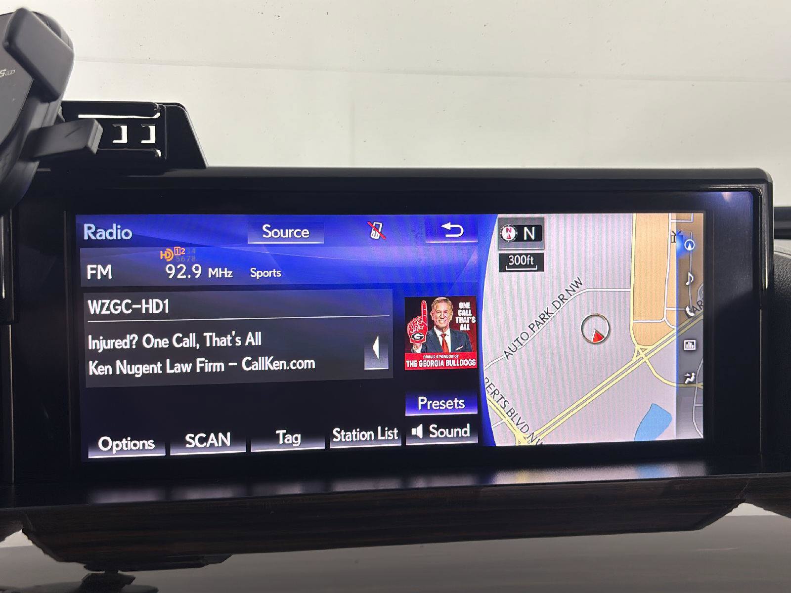Used 2016 Lexus LX 570 4WD w/ Luxury Package image 13