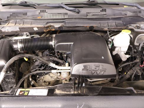 Used 2018 RAM 1500 Classic SLT image 18