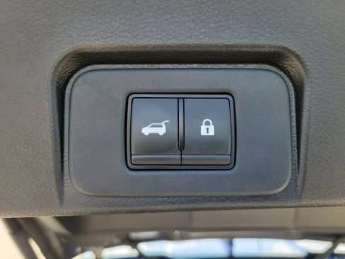 Certified 2024 Nissan Rogue SL FWD image 9