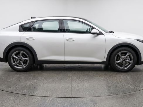 Used 2025 Kia K4 LXS image 11