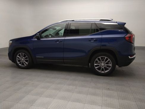 Used 2023 GMC Terrain SLT image 3