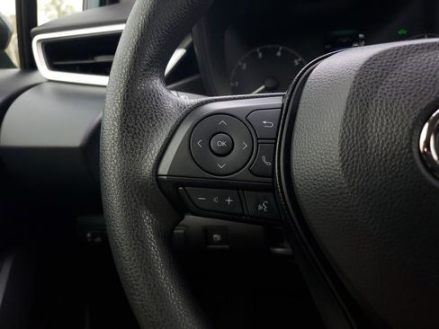 Used 2025 Toyota Corolla LE w/ Convenience Package image 19