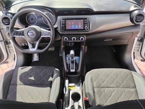Used 2020 Nissan Kicks S image 44