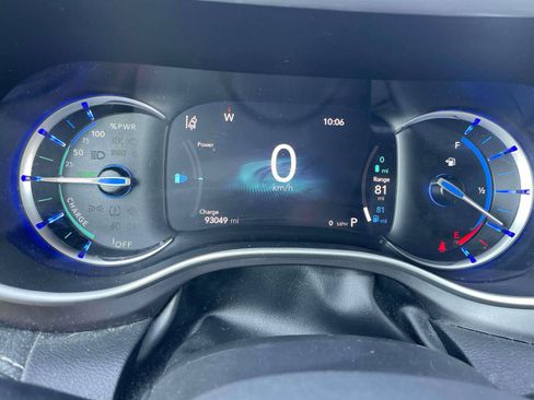 Used 2022 Chrysler Pacifica Touring-L w/ Uconnect Theater Family Group FWD image 20
