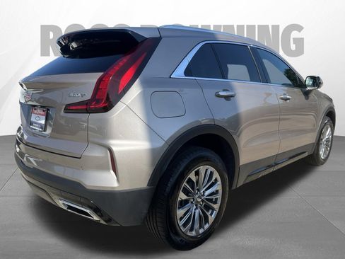 Used 2025 Cadillac XT4 Premium Luxury FWD image 4