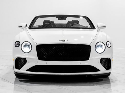 Used 2020 Bentley Continental GT image 3