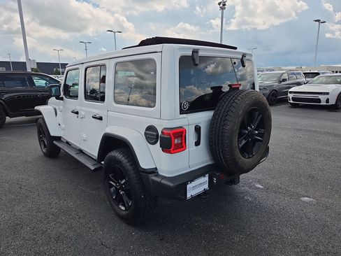 Used 2021 Jeep Wrangler Unlimited Sahara AWD/4WD image 5