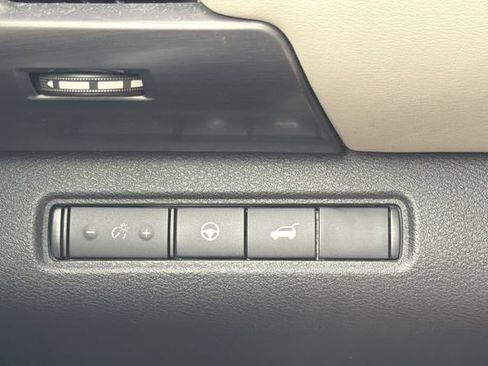 Used 2022 Nissan Pathfinder SL w/ Cargo Package AWD/4WD image 20