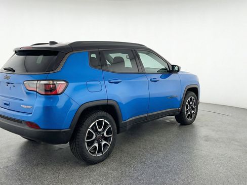 Used 2025 Jeep Compass Trailhawk AWD/4WD image 9