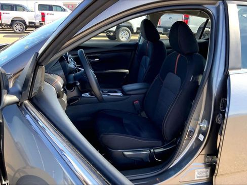 Used 2025 Nissan Sentra SR image 8