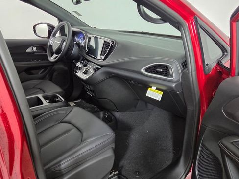 New 2026 Chrysler Pacifica Select image 35