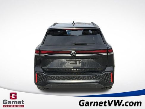 Used 2025 Volkswagen Tiguan SE R-Line image 4