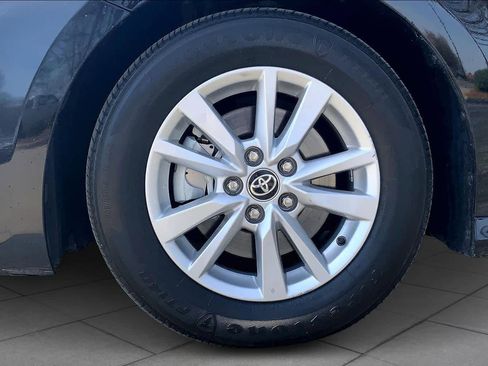 Used 2025 Toyota Camry LE image 11