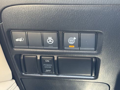 Used 2024 Nissan Armada Platinum w/ Captain's Chairs Package RWD image 30