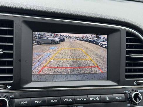 Used 2017 Hyundai Elantra Limited image 26