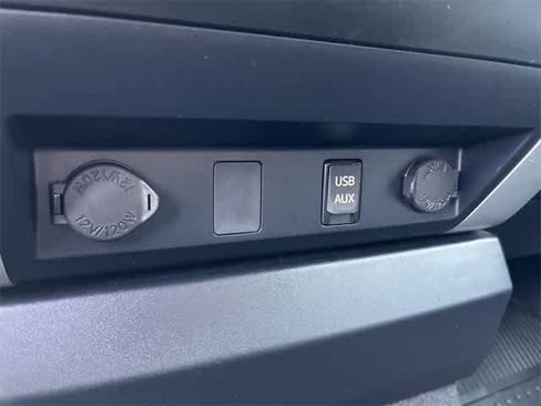 Used 2018 Toyota Tundra SR5 image 33