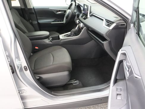 Used 2025 Toyota RAV4 XLE FWD image 37