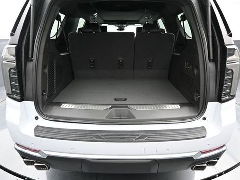 New 2026 Chevrolet Suburban High Country AWD/4WD image 12