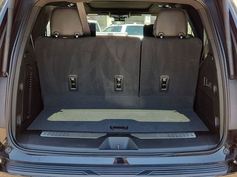 Used 2023 GMC Yukon Denali Ultimate AWD/4WD image 9