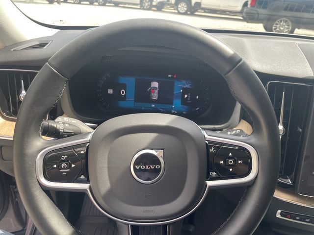 Used 2026 Volvo XC60 B5 Plus AWD/4WD image 30