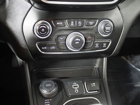 Used 2021 Jeep Cherokee Latitude Lux image 22