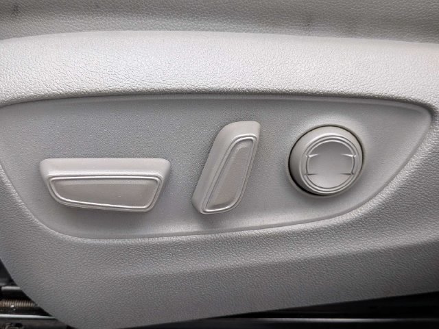 Used 2024 Toyota Highlander Limited FWD image 21