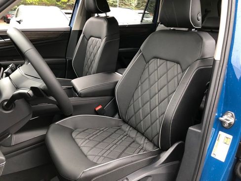 Used 2025 Volkswagen Atlas SEL Premium R-Line image 28