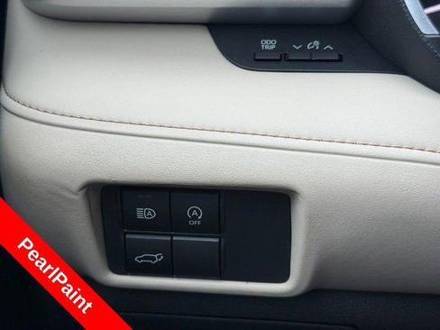 Used 2023 Toyota Highlander XLE image 30