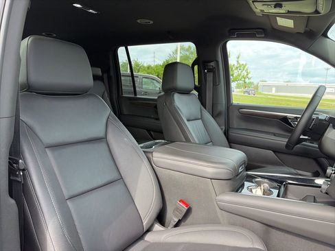 Used 2025 Chevrolet Suburban Z71 AWD/4WD image 29