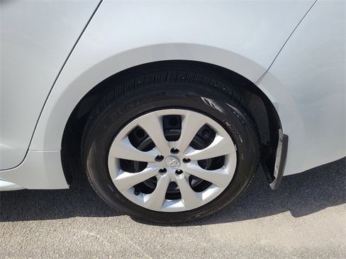 Used 2025 Toyota Corolla LE image 5