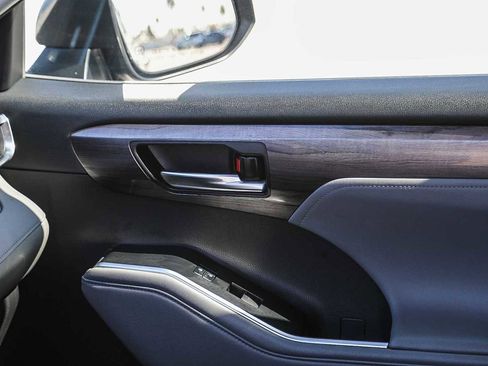 Certified 2022 Toyota Highlander Limited image 22