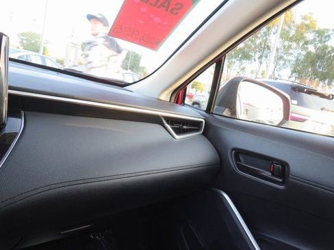 Used 2022 Toyota Corolla Cross LE w/ Moonroof Package image 29