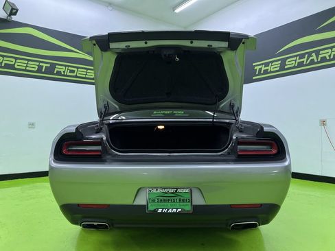 Used 2018 Dodge Challenger SXT RWD image 9