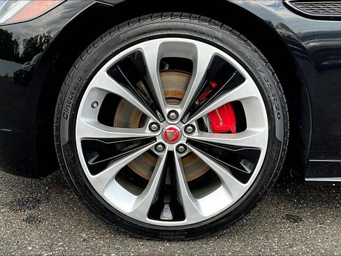 Used 2022 Jaguar XF R-Dynamic SE AWD/4WD image 12