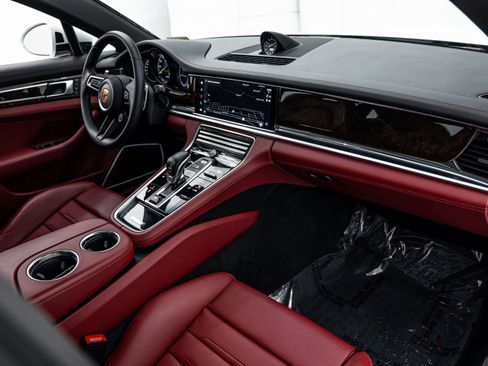 Certified 2022 Porsche Panamera 4 image 12