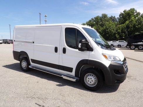 Used 2025 RAM ProMaster 2500 w/ U-Haul Equipment Group FWD image 10