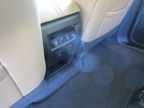 Used 2023 Chevrolet Traverse Premier image 20