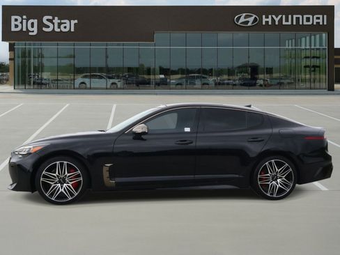 Used 2022 Kia Stinger GT1 RWD image 2