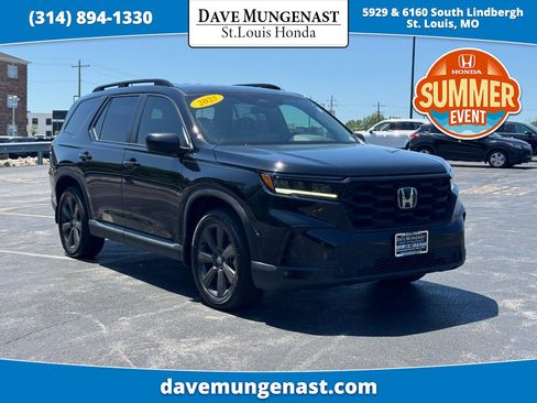 Used 2025 Honda Pilot Sport image 1