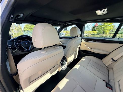Used 2018 BMW 530i w/ Premium Package image 19