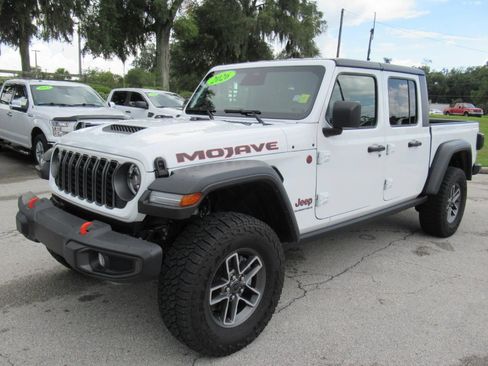 Used 2026 Jeep Gladiator Mojave AWD/4WD image 4