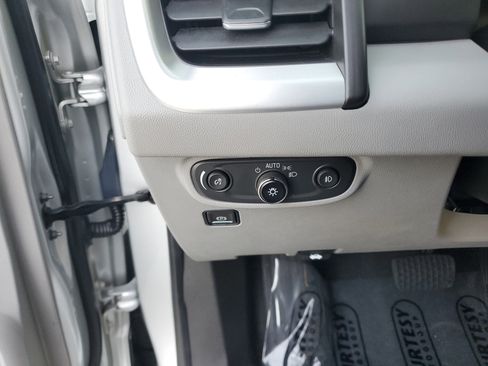 Used 2022 GMC Terrain SLT image 32