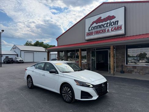 Used 2025 Nissan Altima 2.5 SV AWD/4WD image 2