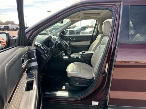 Used 2018 Ford Explorer Platinum image 10